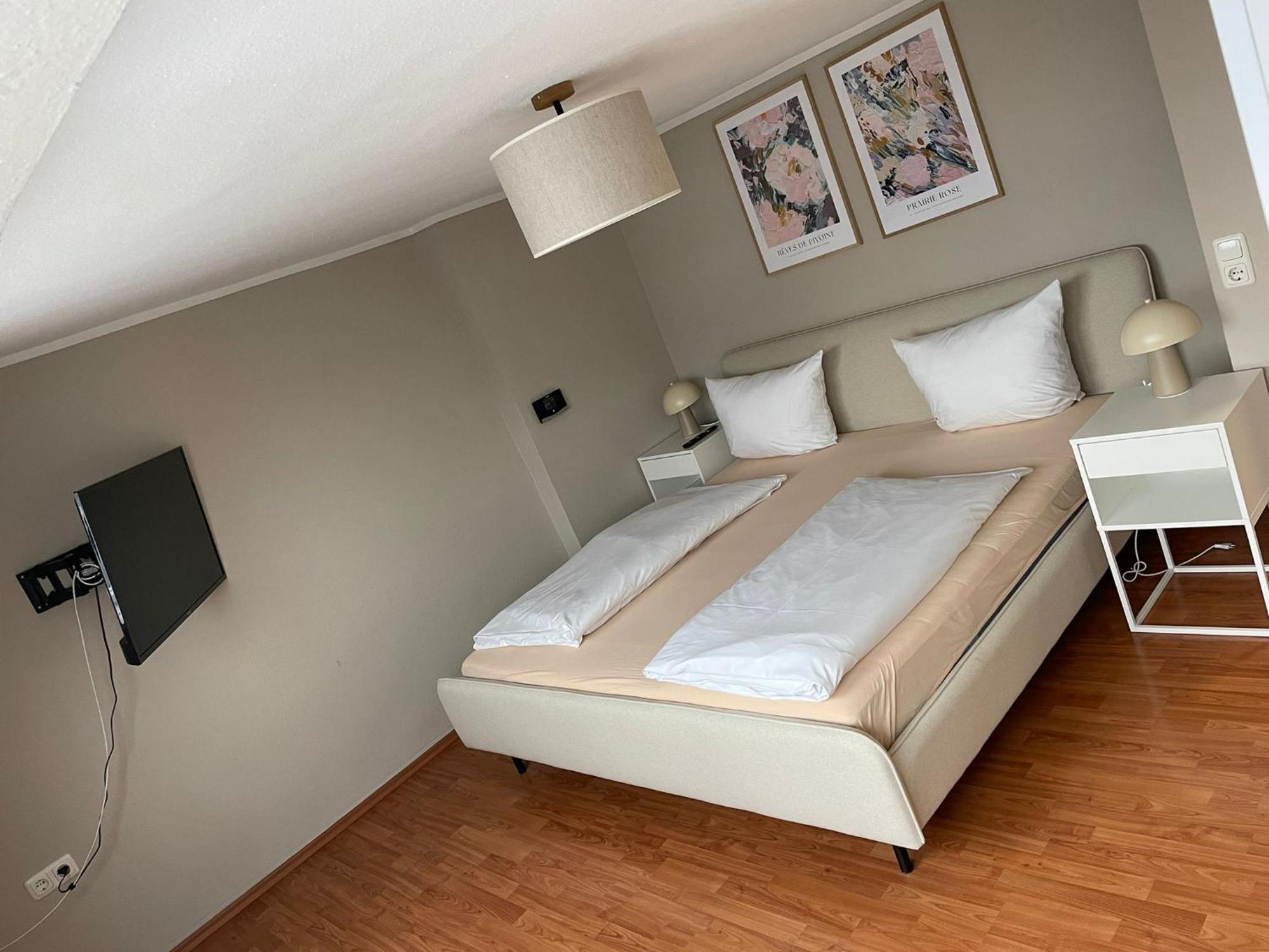 Homie Stay Schiestlstrasse - Moderne Dachgeschosswohnung Mit 2 Schlafzimmern Wurtzbourg Extérieur photo